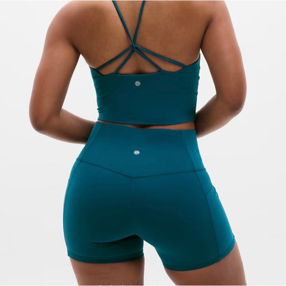 Athleta Salutation Stash High Rise 5" Short sz XS with pockets Coastal Teal